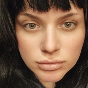 Meet your Posher, Caitlin